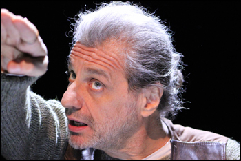 I “Nessi” di Bergonzoni al “Teatro Vittoria” 