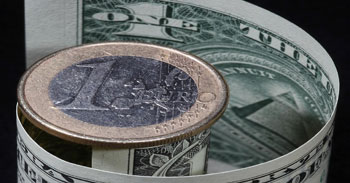 Al collasso con euro debole e dollaro forte