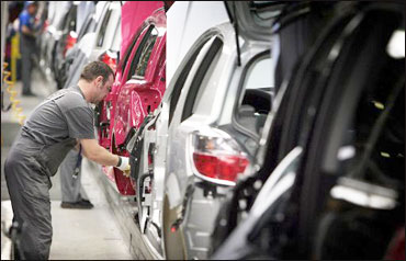 Mercato delle auto, la crisi continua 