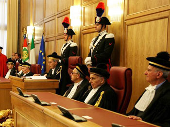 La Corte dei Conti: «Tagliare le tasse» 