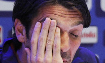 Le mani bucate di Gigi Buffon 