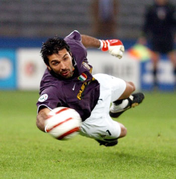 Gigi Buffon, papa straniero del Pdl 