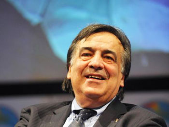 Leoluca Orlando non vuole sloggiare 
