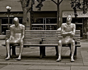 Incomunicabilità fra   politica ed economia 