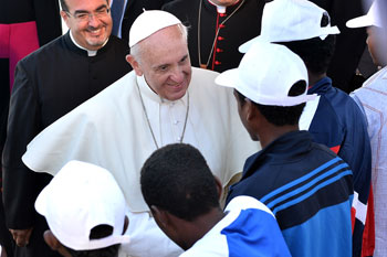Migranti, e se l'aiuto   arrivasse dal Papa? 