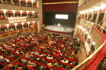 Il Teatro Valle   diventa “Cadente” 