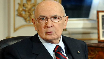Il fumo che diffonde Giorgio Napolitano 