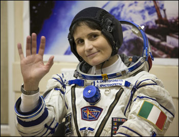 Lo spazio di Samantha e gli “astroinvasati” 