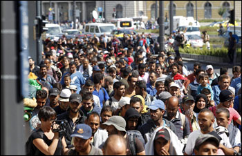 Lavoro ai migranti,   tasse per gli italiani 