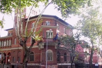 Scene di lotta di classe al Liceo “J. F. Kennedy” 