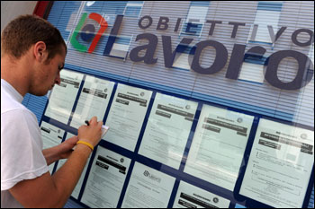 Lavoro, continua   la “precarizzazione” 