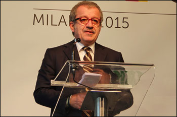 Roberto Maroni,   sotto il vestito niente 