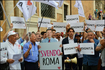 A Roma si fronteggiano   due opposizioni 