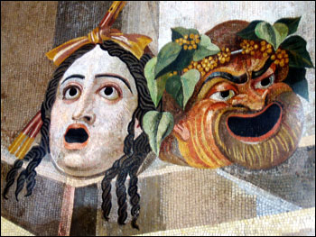 Tragedia greca o commedia dell’arte? 