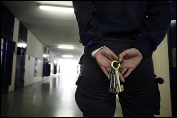 La feroce vergogna dei trasferimenti penitenziari 