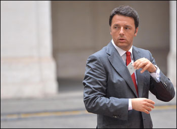 Stanchi dei continui giochi di potere 