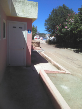 Scontro di civiltà per  un Wc a Porto Cervo 