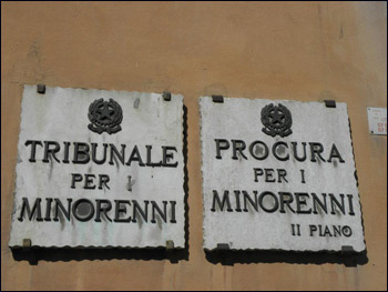 Figli, il mercato offre e condanna 