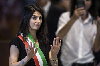La Raggi schiacciata dai municipalizzati 
