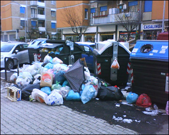 Roma: tra immondizia e coraggio (mancante) 