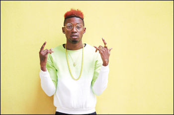 Bello Figo, il rapper  che deride gli italiani 