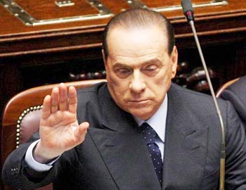 L'ombra del Cav su Bersani e Casini 