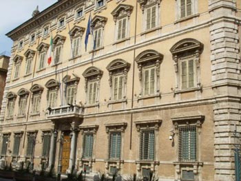 Una campagna elettorale, due follie 