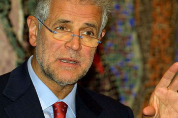 Da solo contro la macchina del fango 