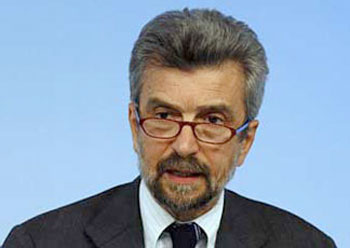 Attenti, tornano i finti altruisti 