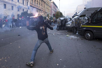 Ieri la prima rivolta che spaventa il Palazzo 