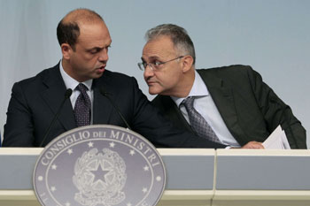 Letta si riconsola, Alfano/Mauro tremano 