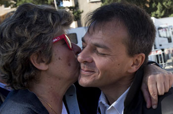 Un dibattito surreale a   base di falce e martello 