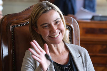 Mogherini, cautela e contraddizioni 