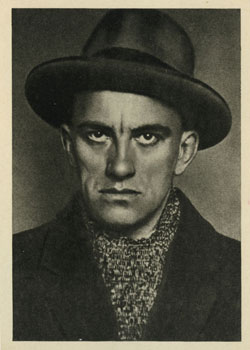 La rivoluzione del nulla ha il suo cantore 