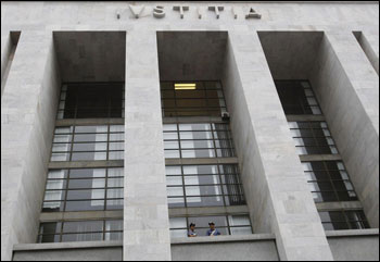 Gli effetti perversi della giustizia politica 