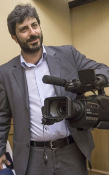 Rai, la sciocchezza  di Roberto Fico 