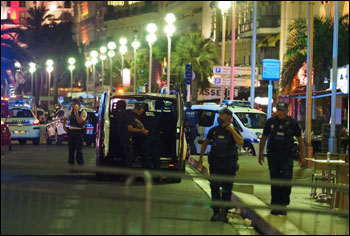 Contro il terrorismo  la libertà e la laicità 