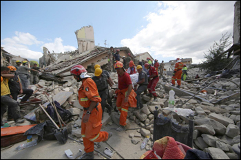 La caccia alle streghe   dopo il terremoto 