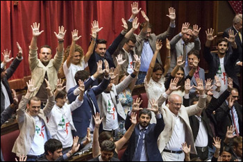 La trave e la pagliuzza del Movimento 5 Stelle 