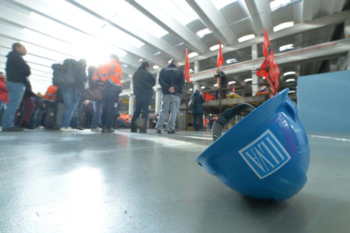 L’Ilva rischia seimila esuberi. I sindacati: “È inaccettabile”