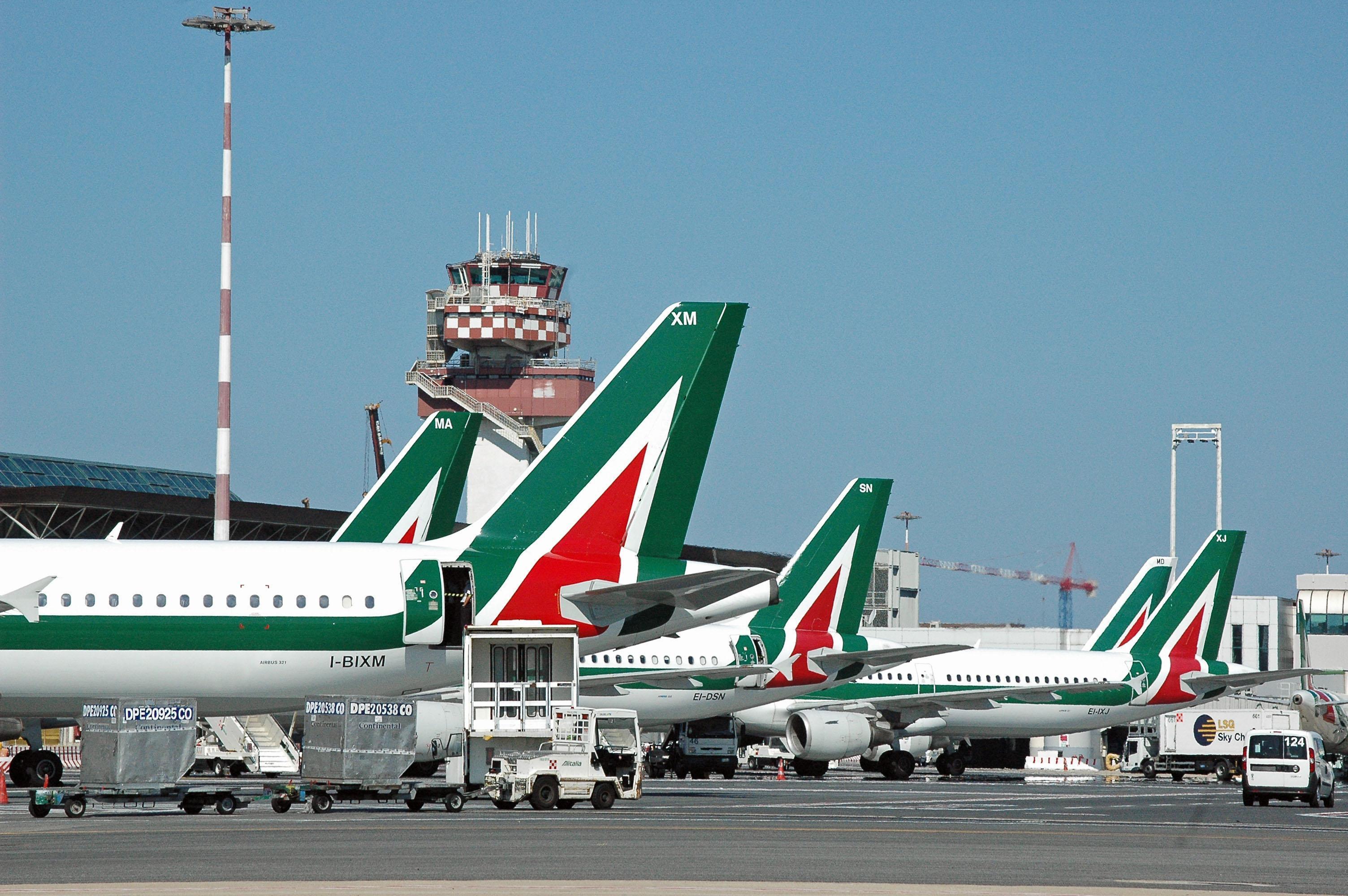 Primi risparmi Alitalia, 100 milioni da contratti carburante 