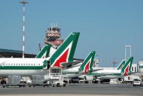 Primi risparmi Alitalia, 100 milioni da contratti carburante 