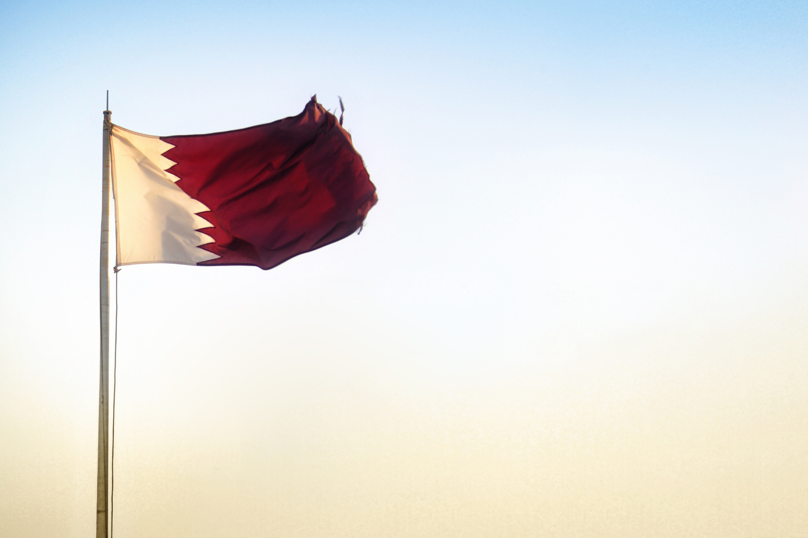 I Paesi arabi isolano il Qatar, ma l’Europa lo corteggia