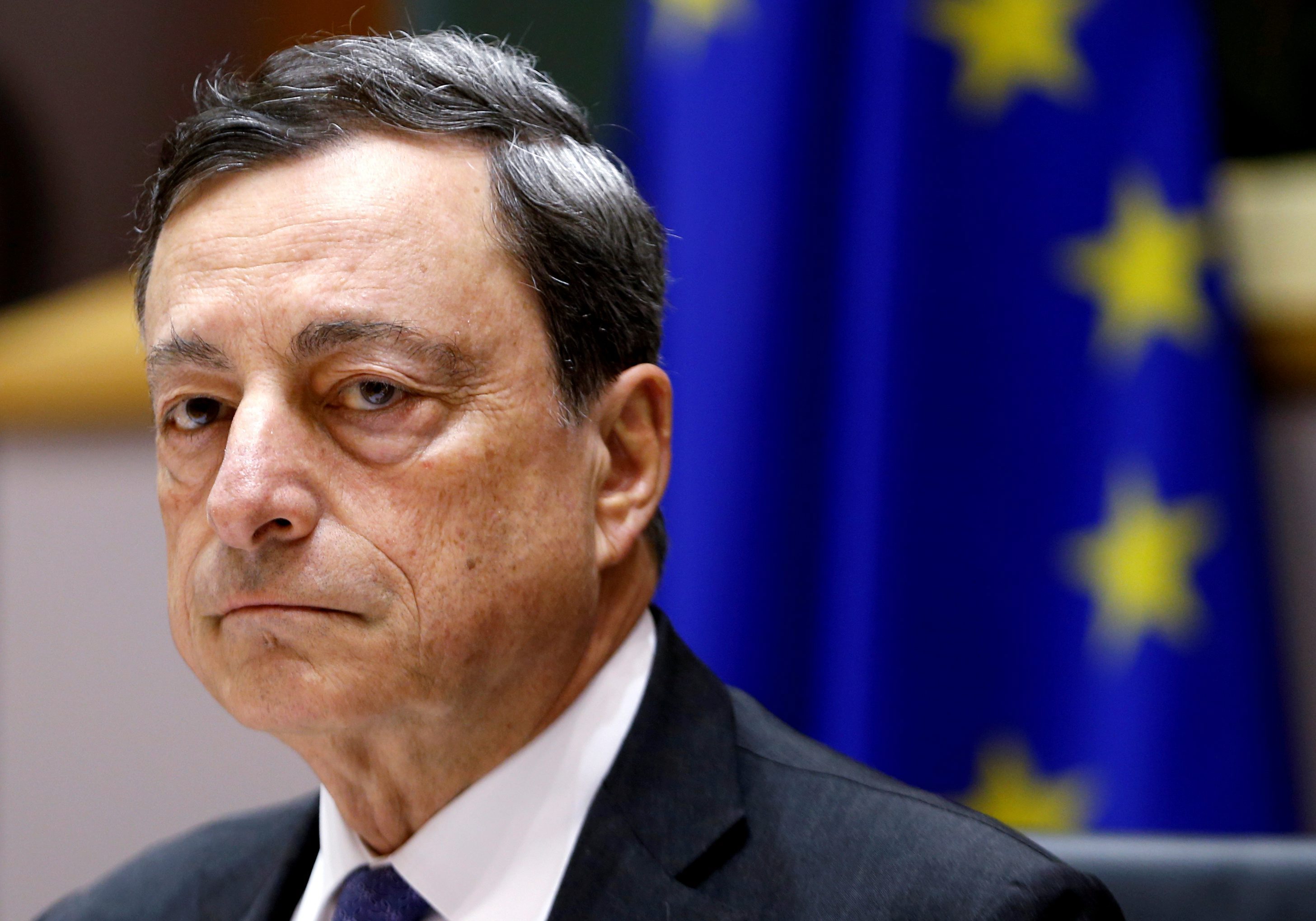 Draghi esclude nuovi tagli tassi, ma sul Qe prende tempo