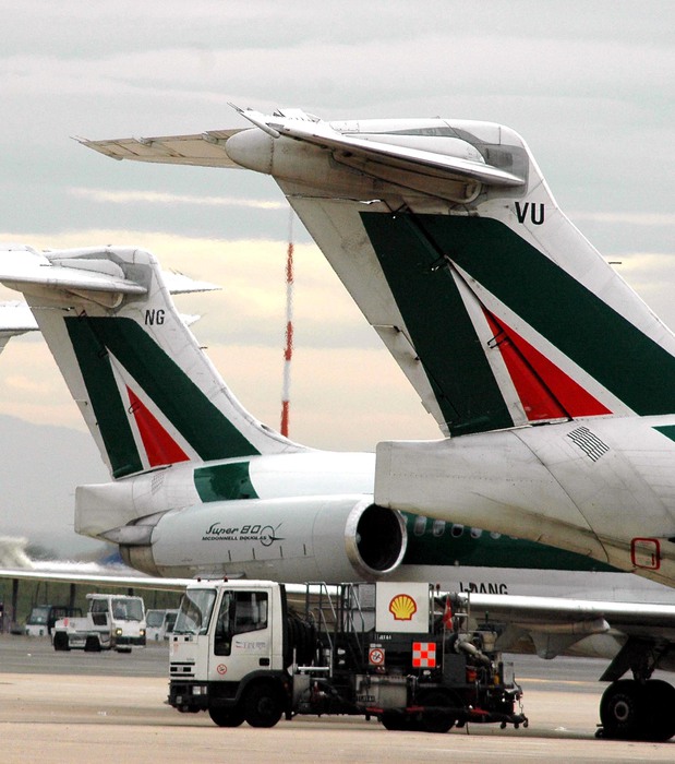 Alitalia, Gubitosi: "L'obiettivo è venderla per intero"