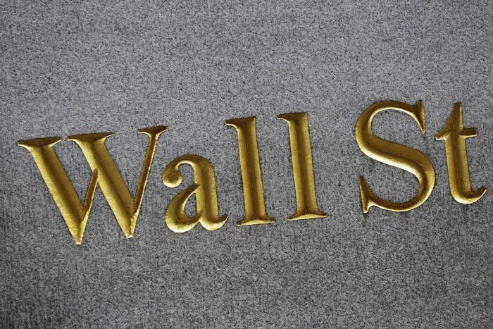 Titoli tecnologici sotto pressione a Wall Street