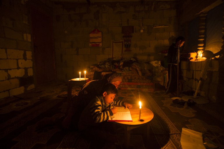 Gaza al buio: Hamas pressato da Anp, Israele ed Egitto