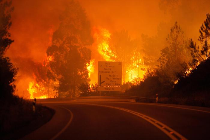 L’inferno di Pedrógão Grande, almeno 62 morti nell’incendio