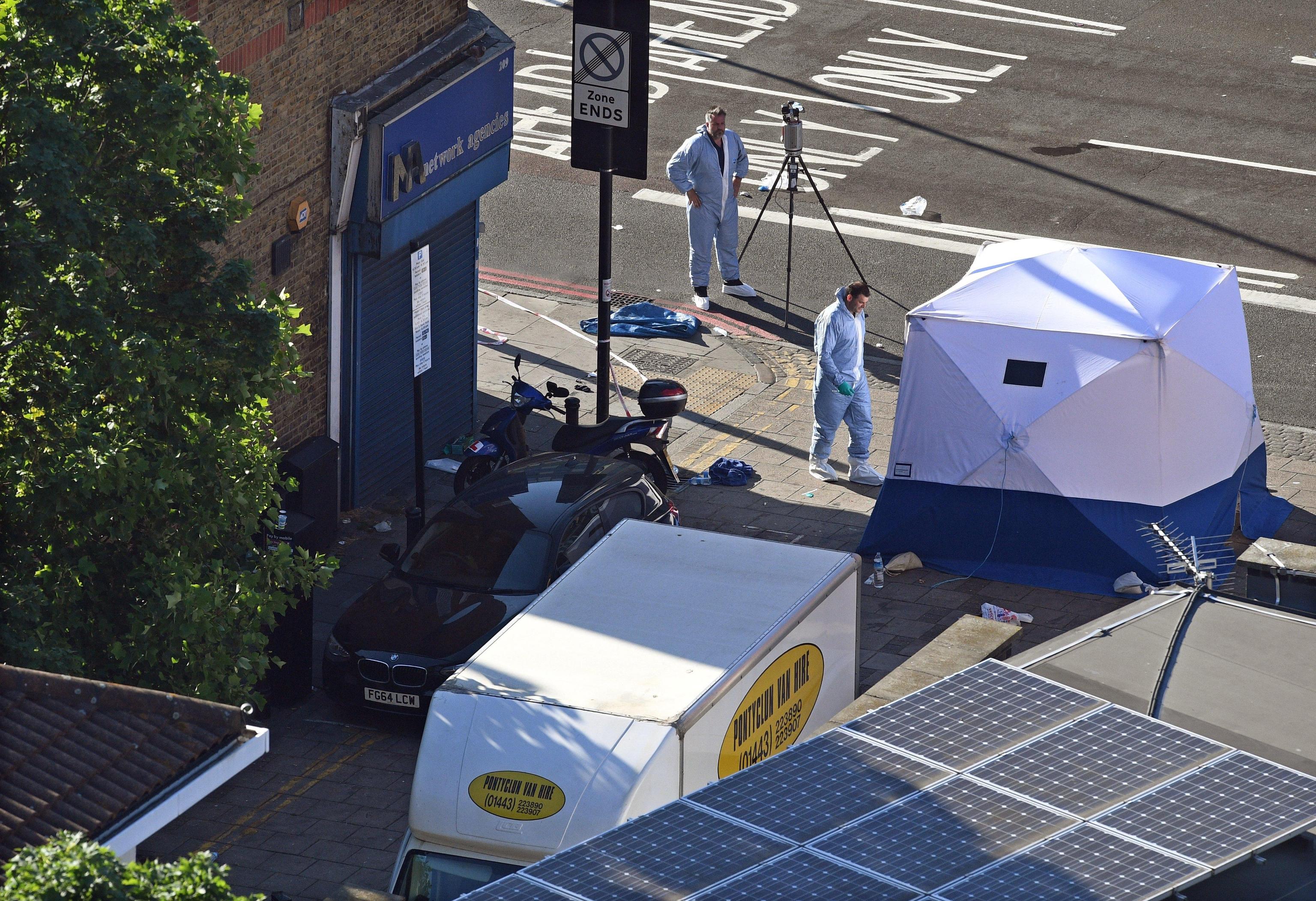 Van su fedeli Islam a Londra, pista terrorismo “bianco”