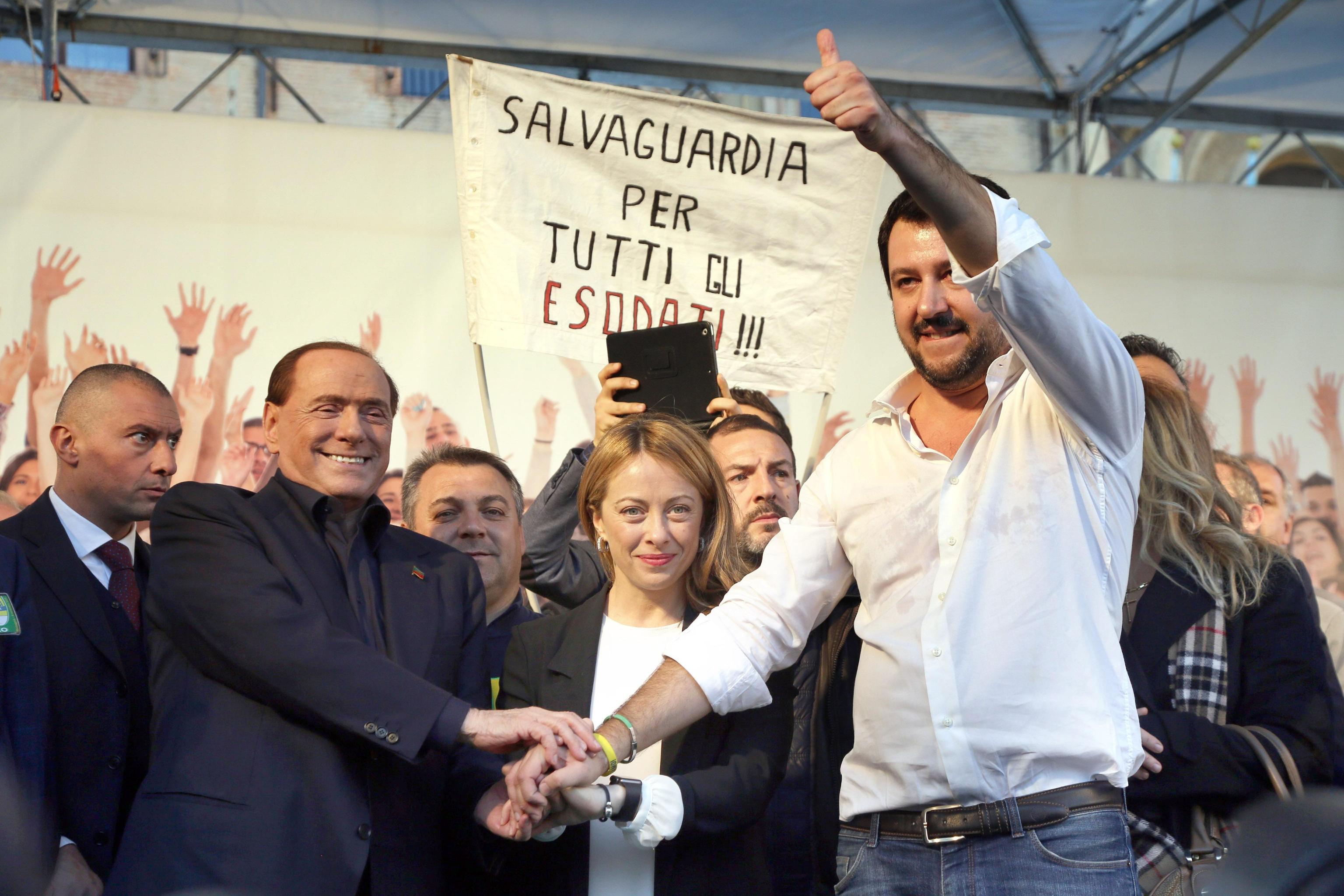 I mezzucci di Renzi e Grillo per sviare dalle sconfitte, ma il centrodestra rinasce